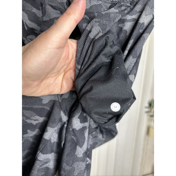 Lululemon Camo Short Gray 9" Inseam Size M - Picture 3 of 6